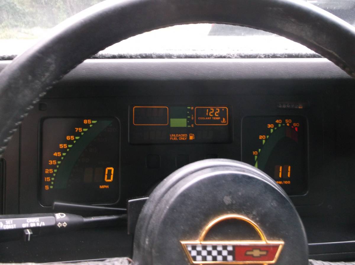 Chevrolet-corvette-1985-42