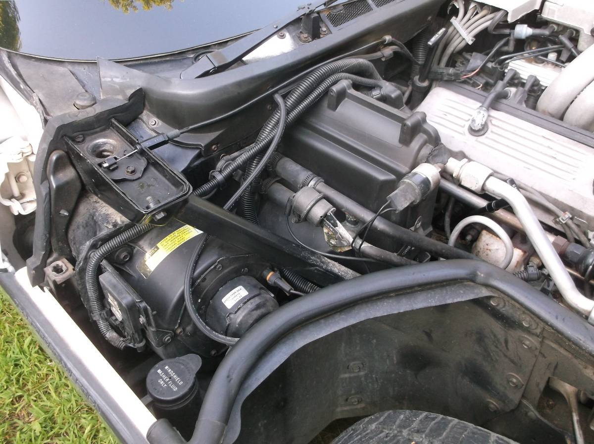 Chevrolet-corvette-1985-46