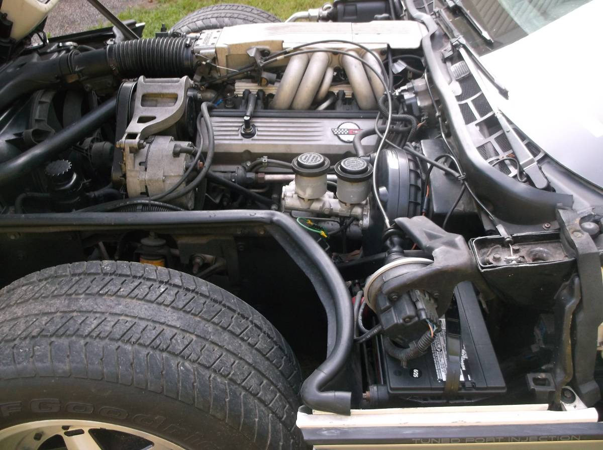 Chevrolet-corvette-1985-49