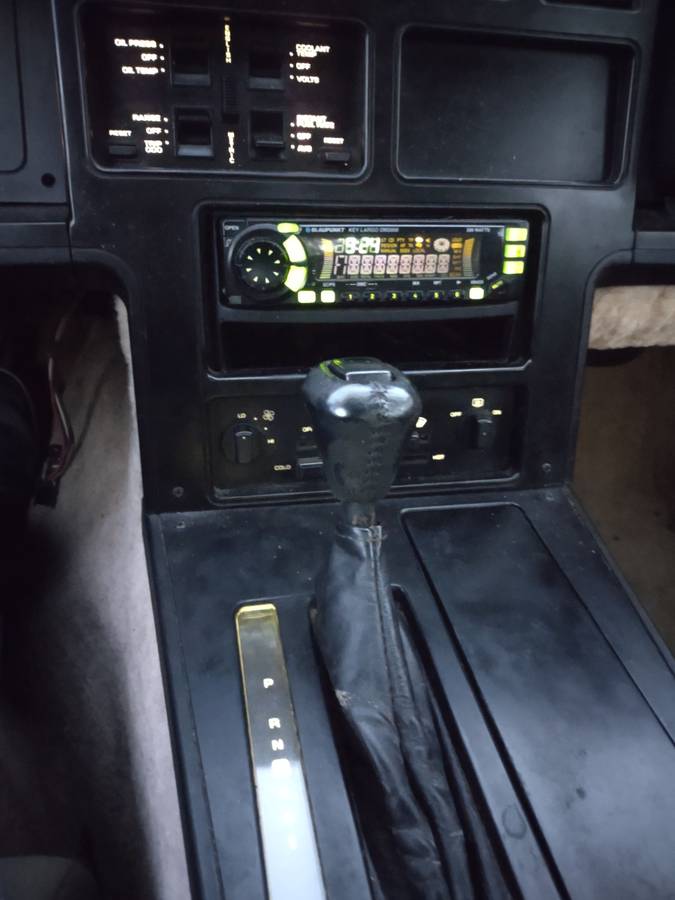 Chevrolet-corvette-1985-5