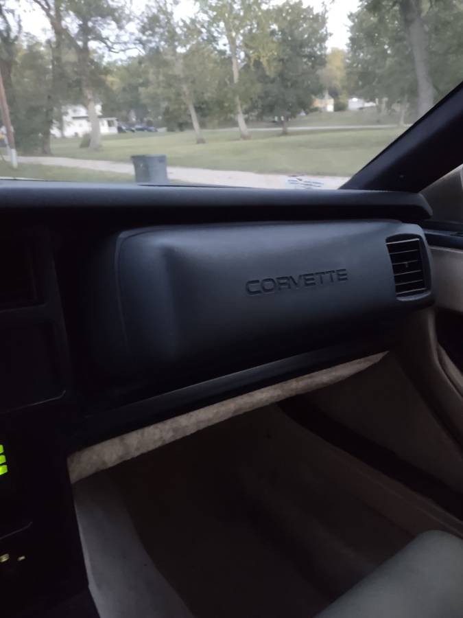 Chevrolet-corvette-1985-6