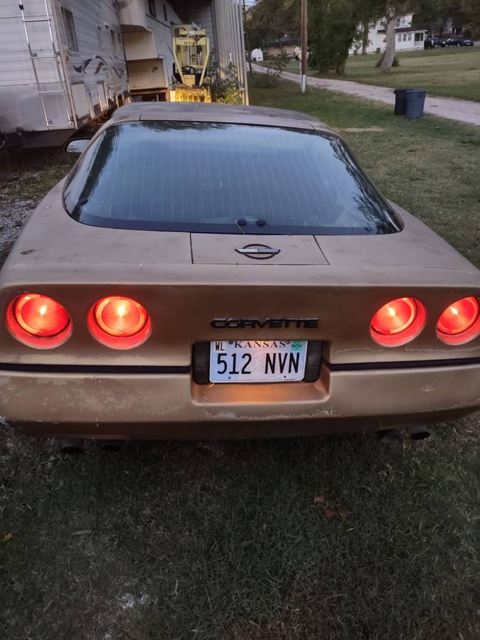Chevrolet-corvette-1985-7