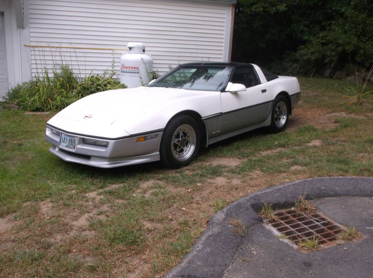 Chevrolet-corvette-1985-9