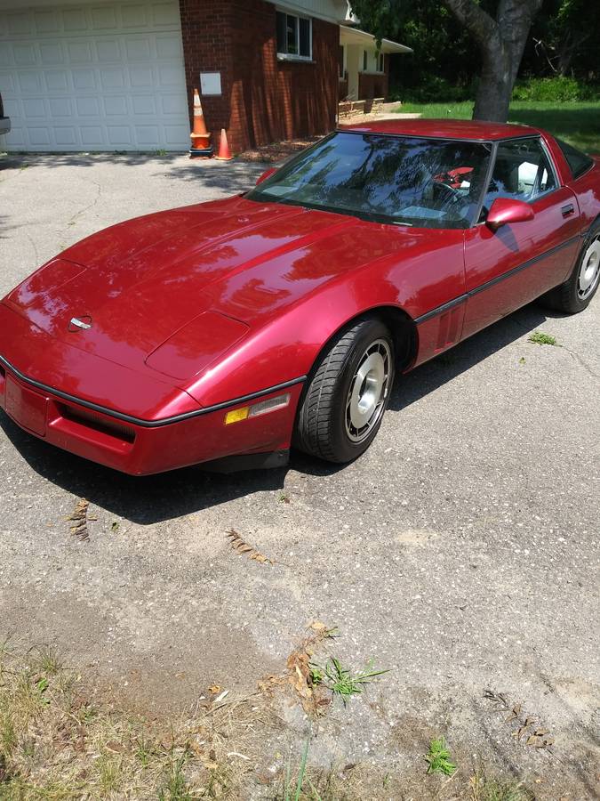 Chevrolet-corvette-1985-red-3