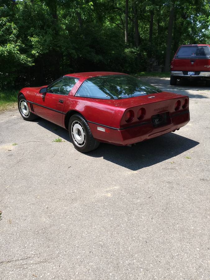 Chevrolet-corvette-1985-red