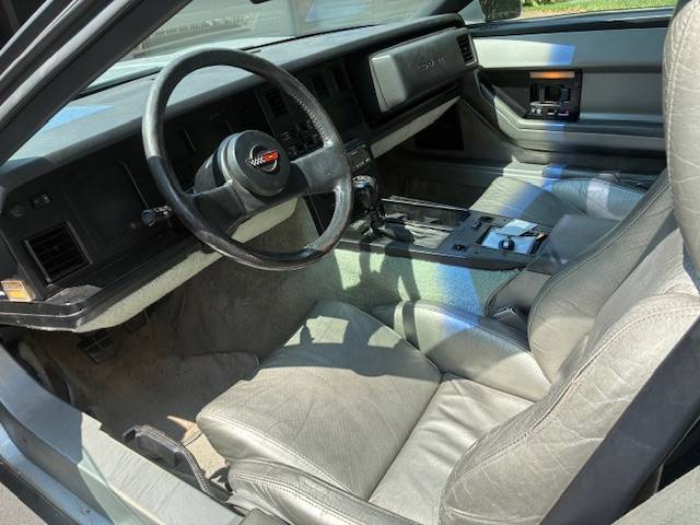 Chevrolet-corvette-1985-silver-1