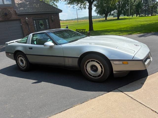 Chevrolet-corvette-1985-silver-2
