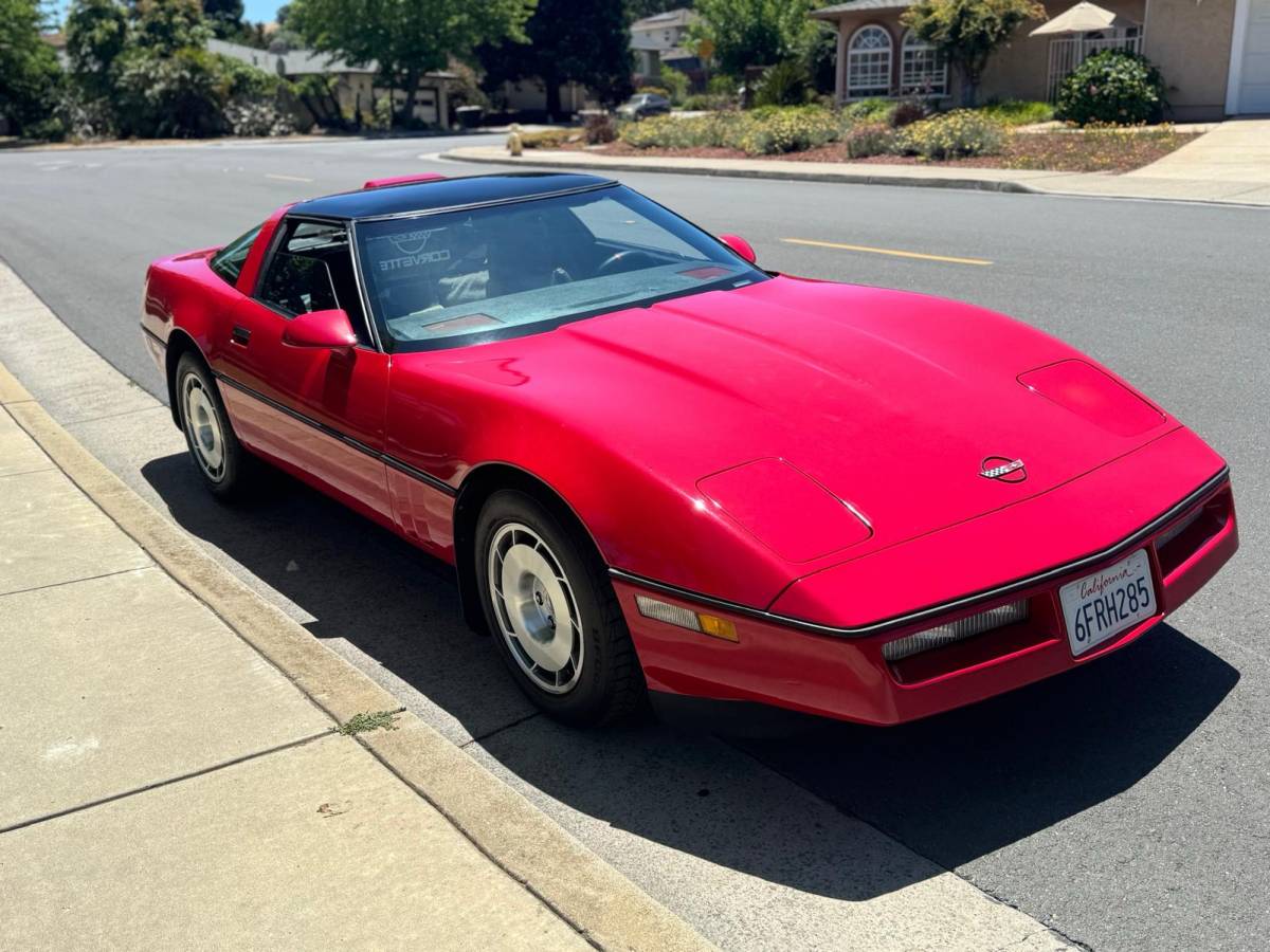 Chevrolet-corvette-1986-red
