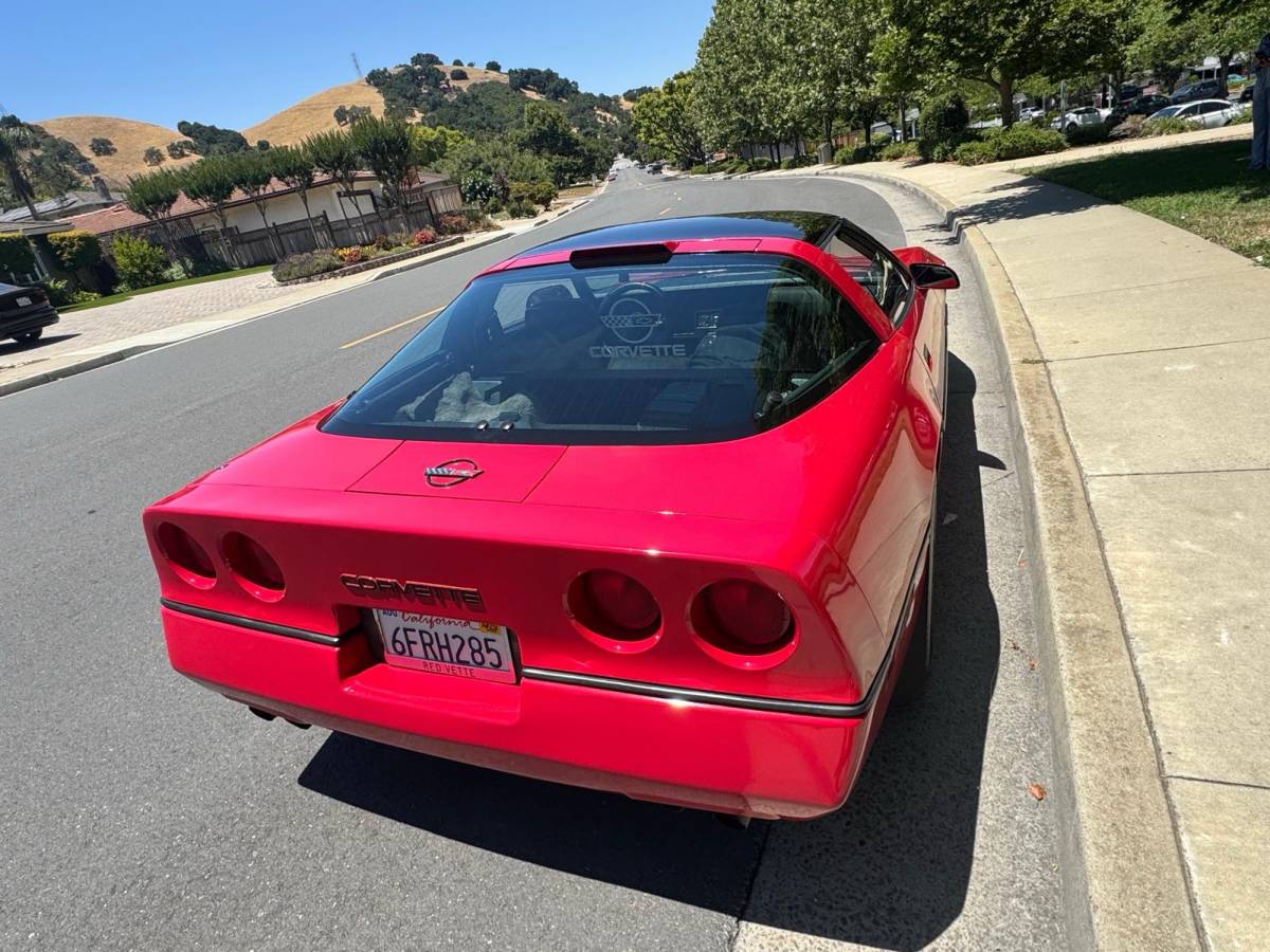 Chevrolet-corvette-1986-red-2