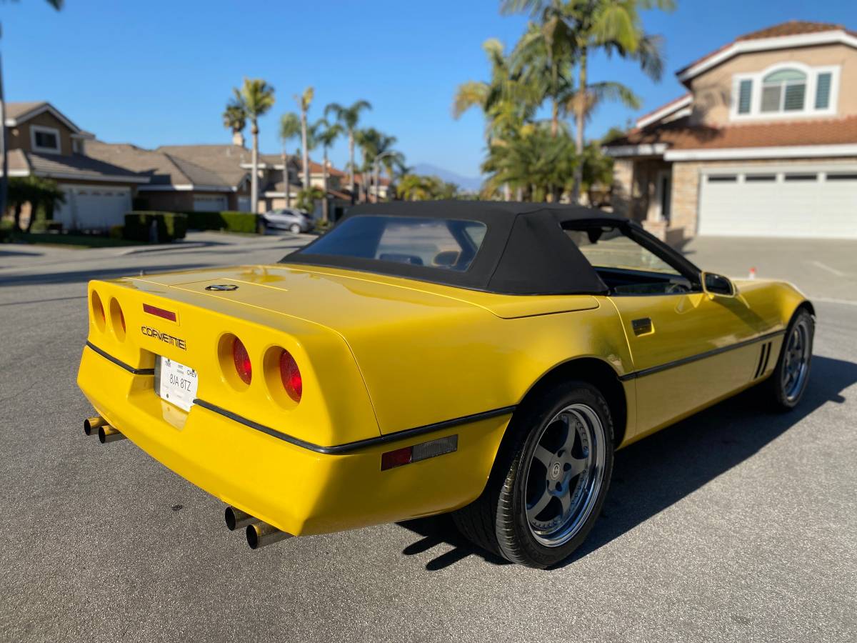 Chevrolet-corvette-1986-yellow-1