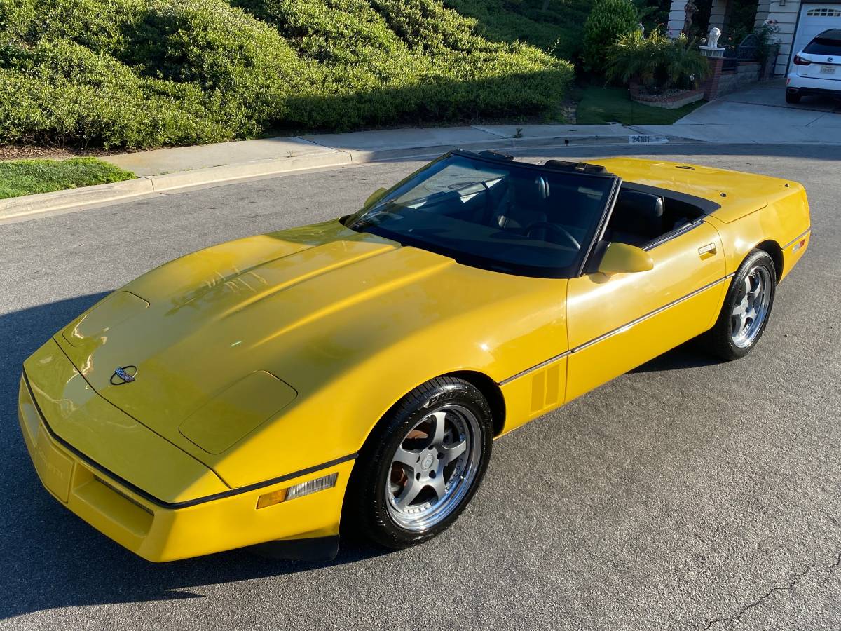 Chevrolet-corvette-1986-yellow-10