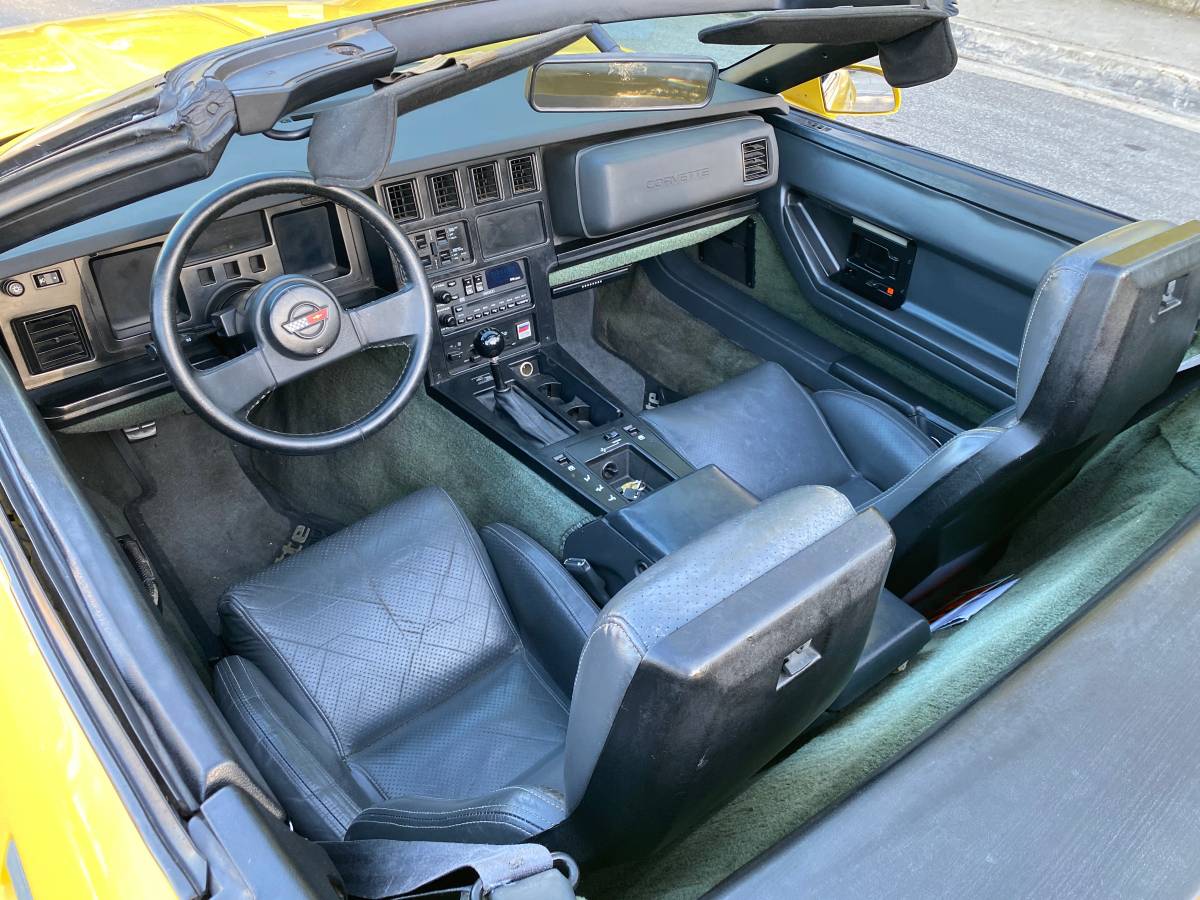 Chevrolet-corvette-1986-yellow-13