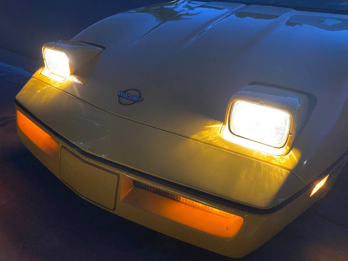 Chevrolet-corvette-1986-yellow-15
