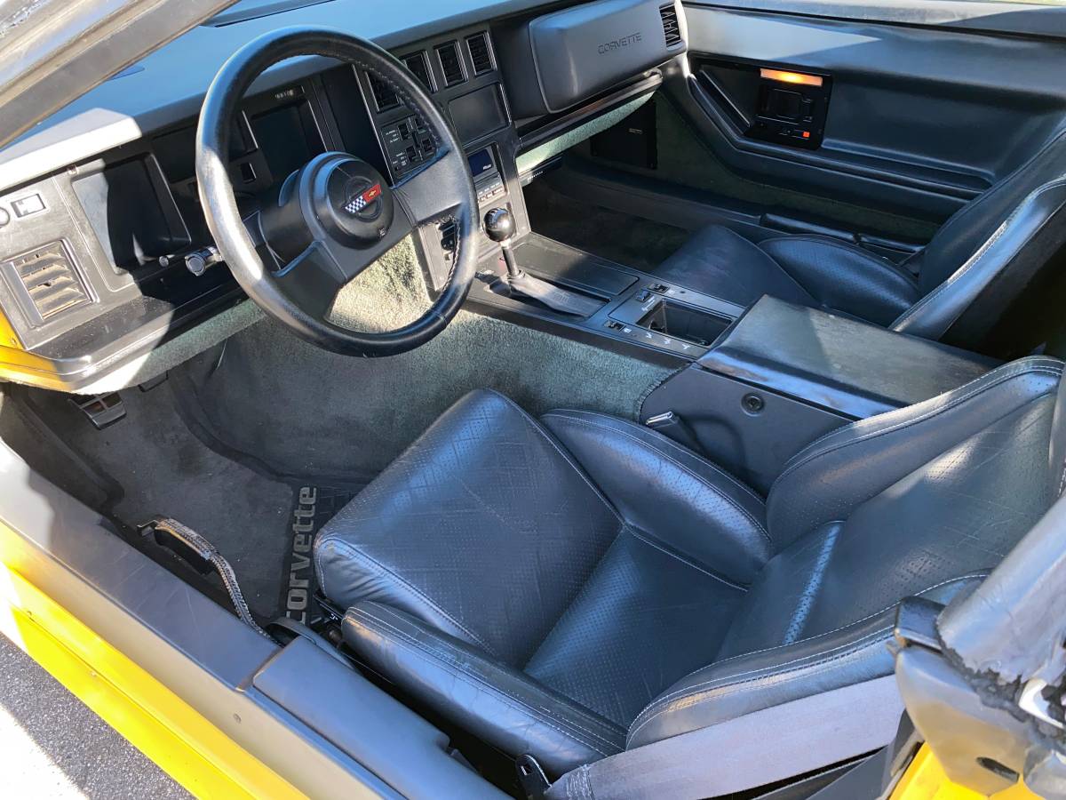 Chevrolet-corvette-1986-yellow-3