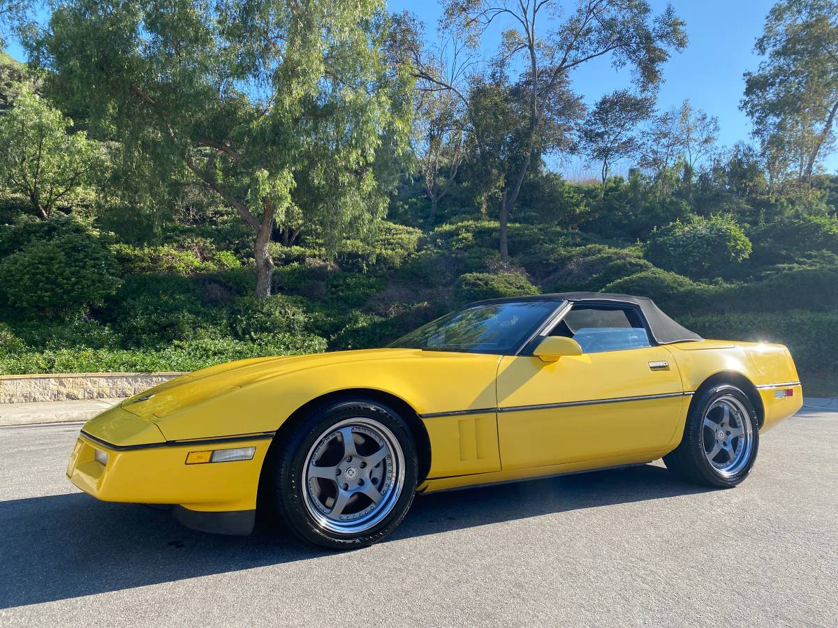 Chevrolet-corvette-1986-yellow-5
