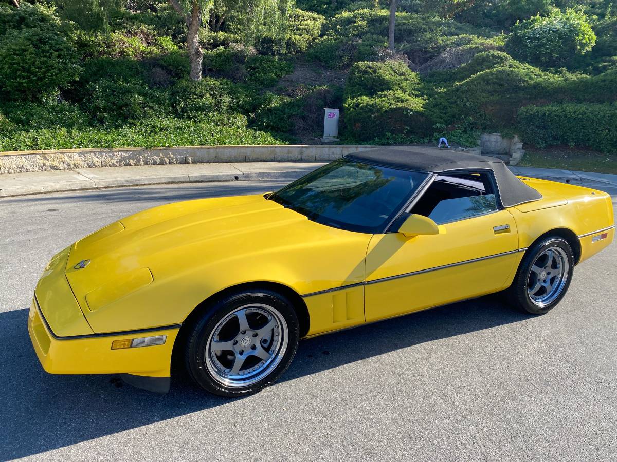 Chevrolet-corvette-1986-yellow-8