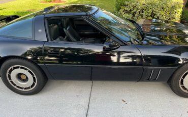 Chevrolet-corvette-1987-black-2