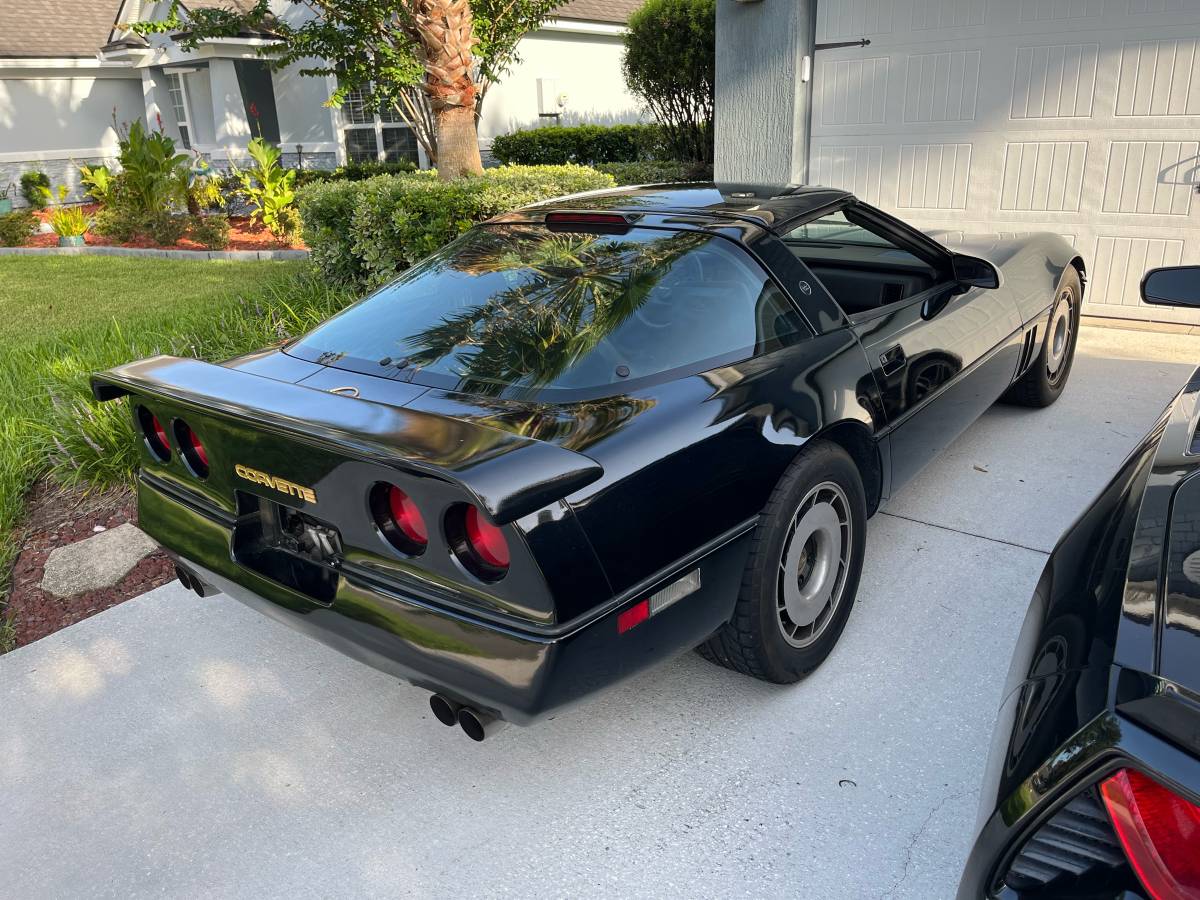 Chevrolet-corvette-1987-black-5