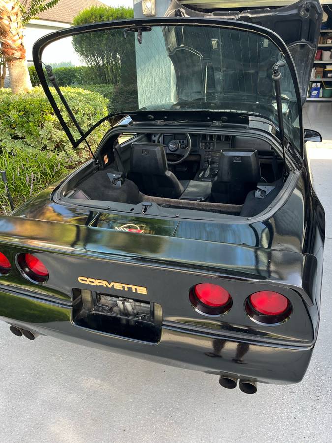 Chevrolet-corvette-1987-black-7