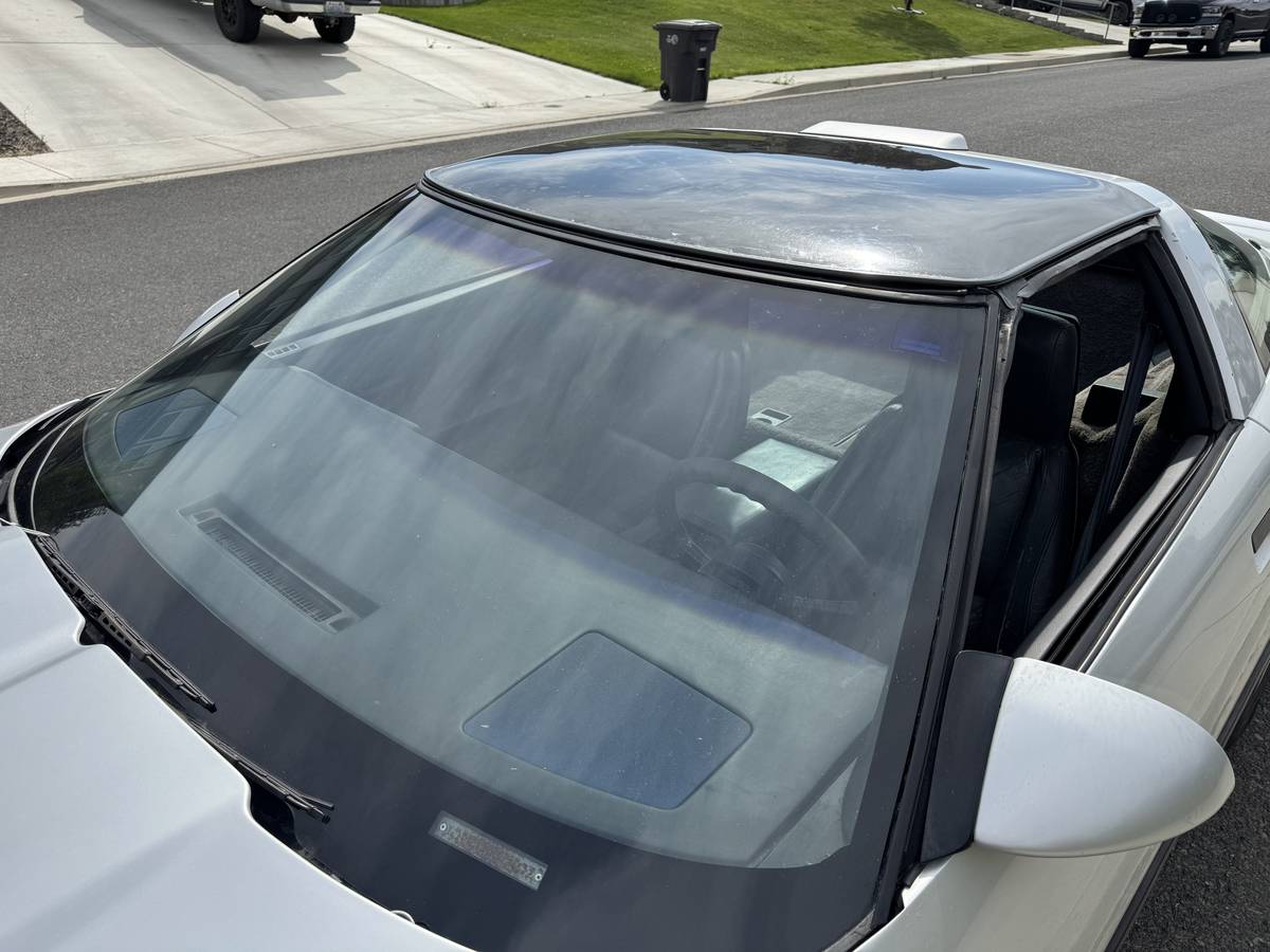 Chevrolet-corvette-1987-silver-2
