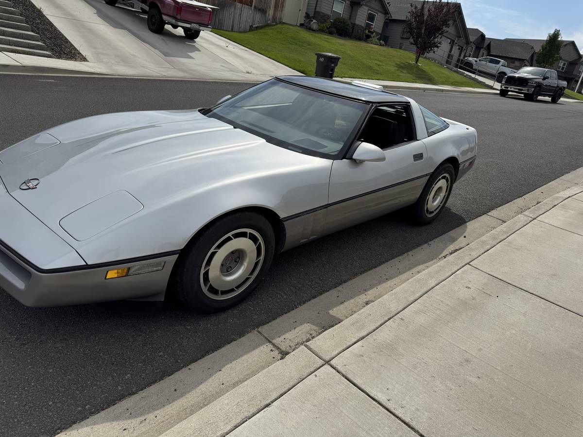 Chevrolet-corvette-1987-silver-5
