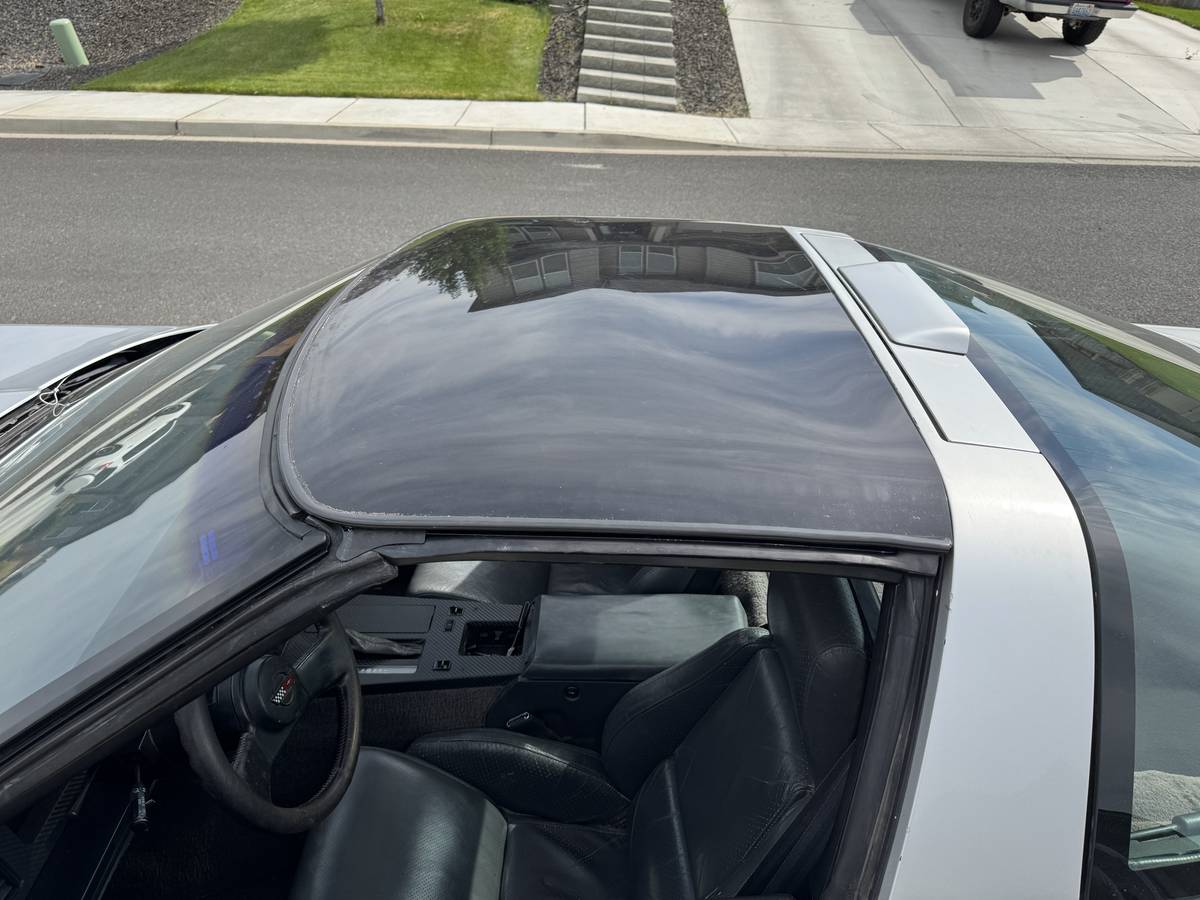 Chevrolet-corvette-1987-silver