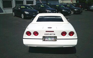 Chevrolet-corvette-1987-white-1