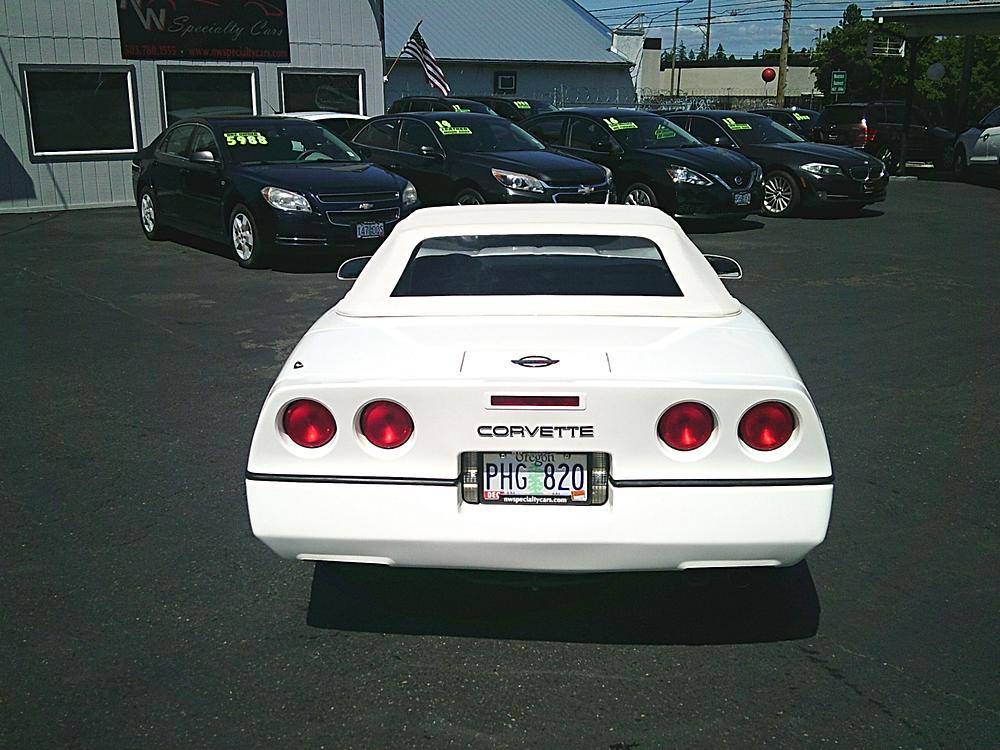 Chevrolet-corvette-1987-white-1