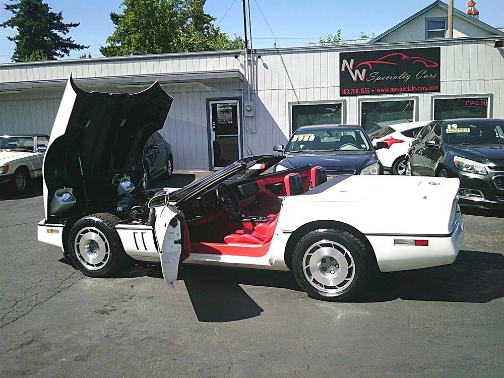 Chevrolet-corvette-1987-white-14