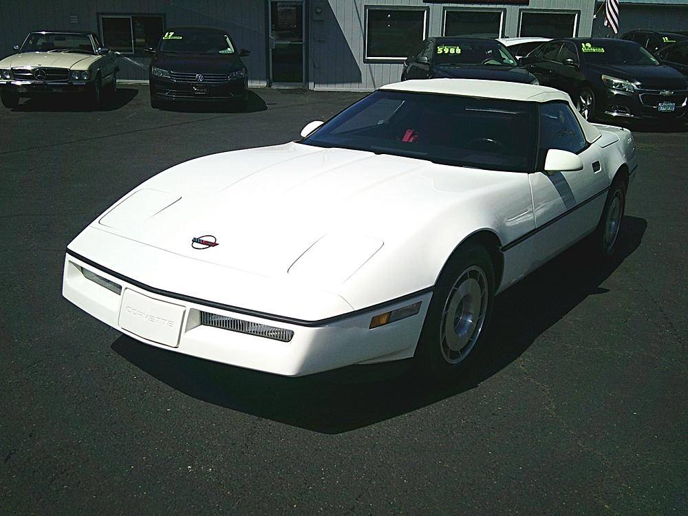 Chevrolet-corvette-1987-white-16