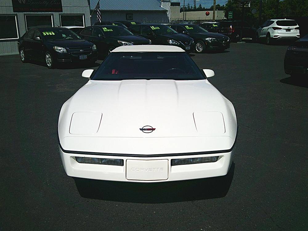 Chevrolet-corvette-1987-white-18