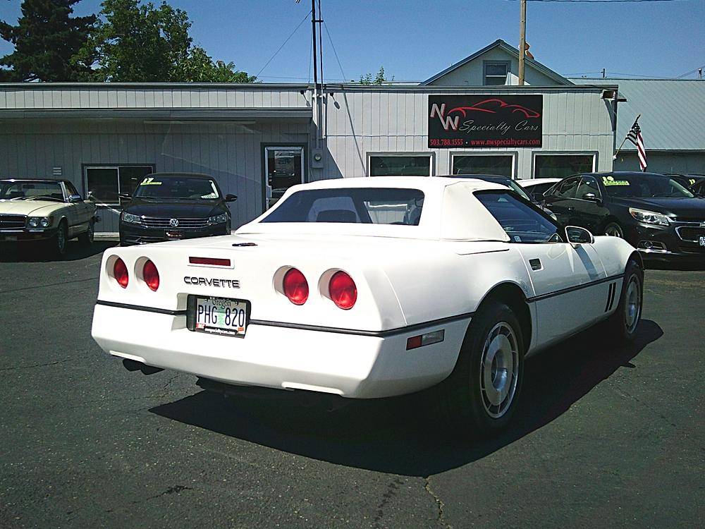 Chevrolet-corvette-1987-white-19