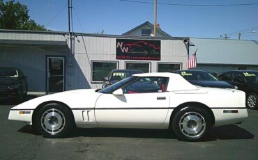 Chevrolet-corvette-1987-white-2