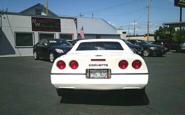Chevrolet-corvette-1987-white-20