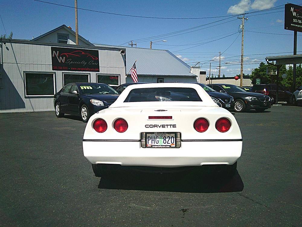 Chevrolet-corvette-1987-white-20