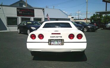 Chevrolet-corvette-1987-white