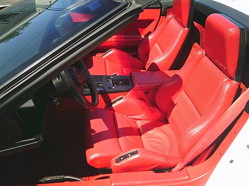 Chevrolet-corvette-1987-white-5