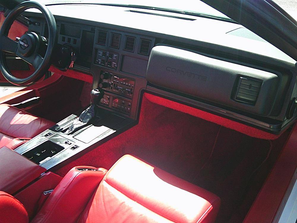 Chevrolet-corvette-1987-white-6