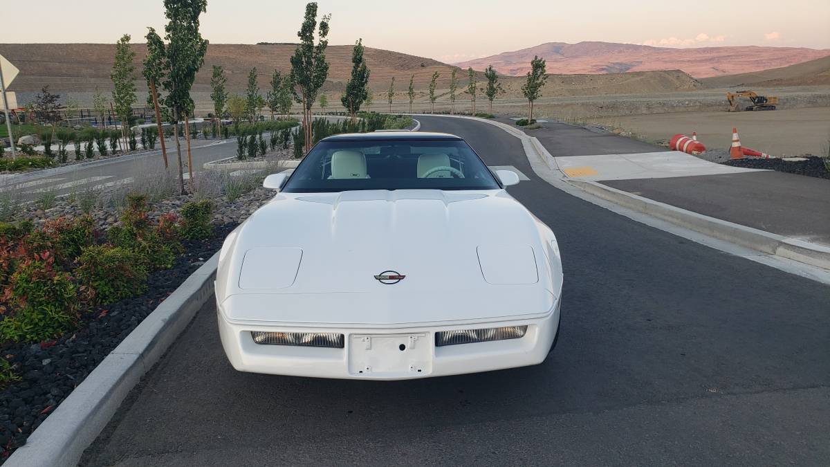 Chevrolet-corvette-1988-white-1