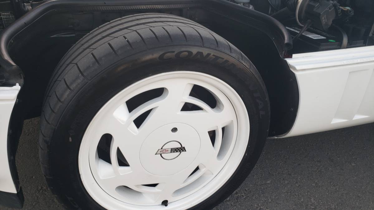 Chevrolet-corvette-1988-white-11