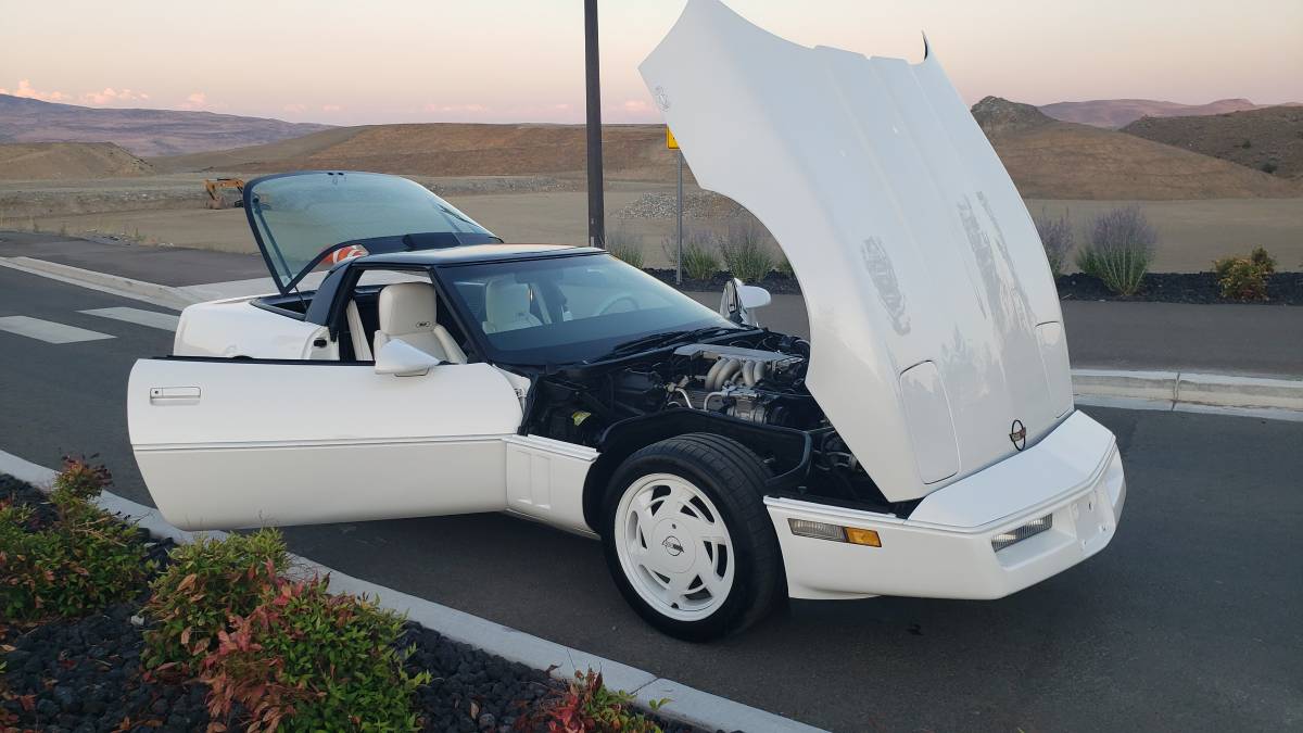 Chevrolet-corvette-1988-white-12