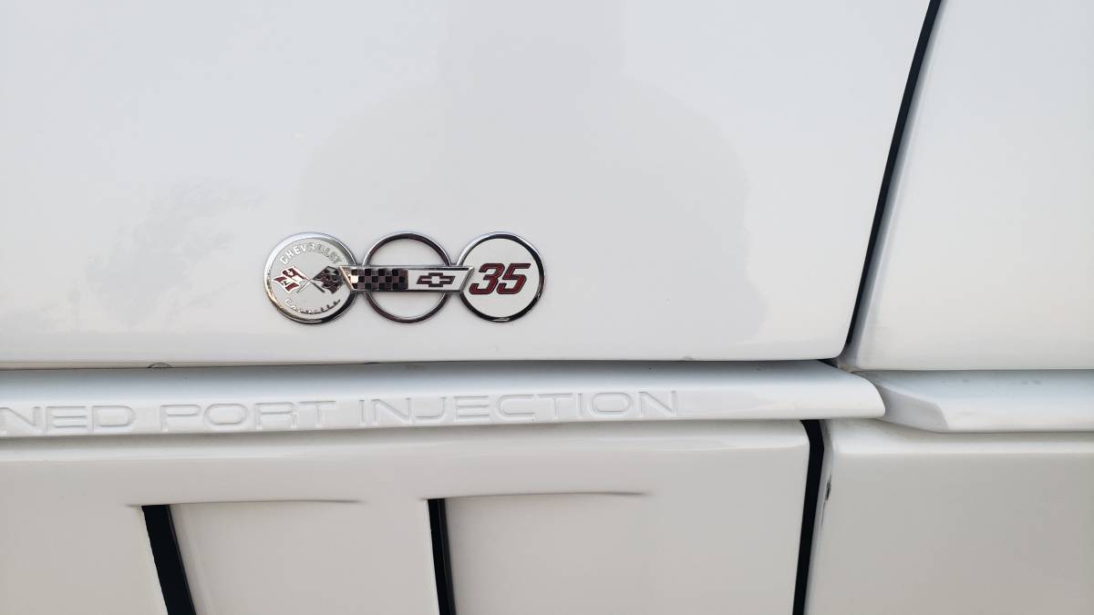Chevrolet-corvette-1988-white-14