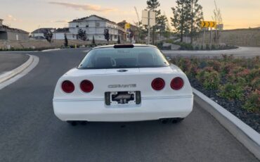 Chevrolet-corvette-1988-white-4