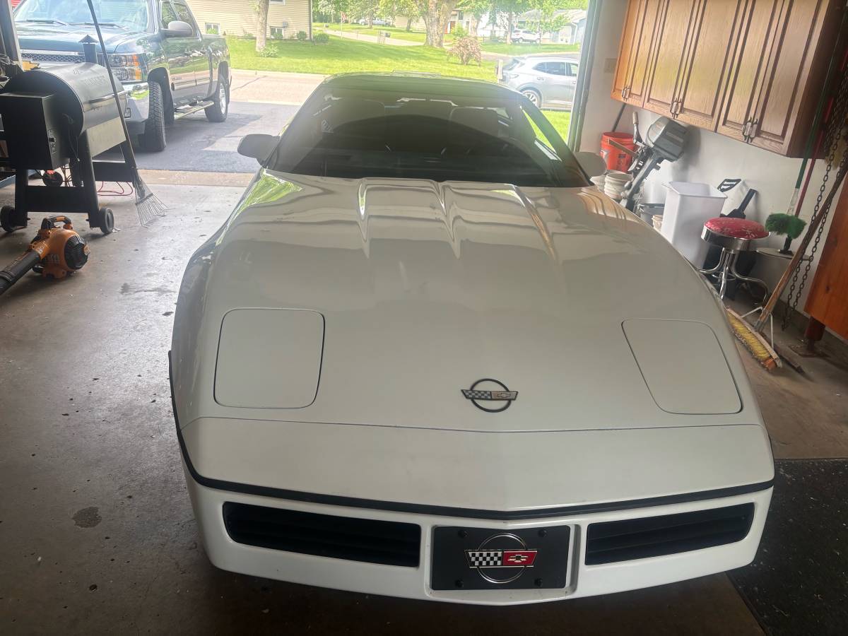 Chevrolet-corvette-1989-white-1