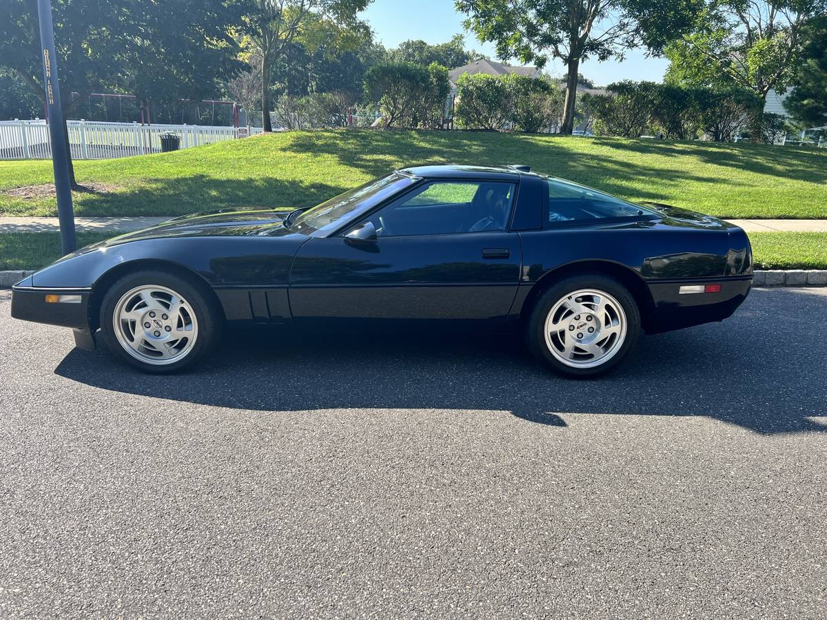 Chevrolet-corvette-1990-black-19