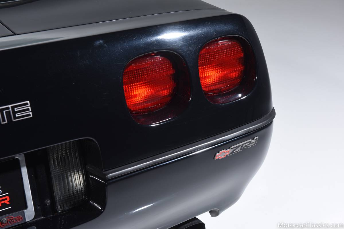Chevrolet-corvette-1990-black-6