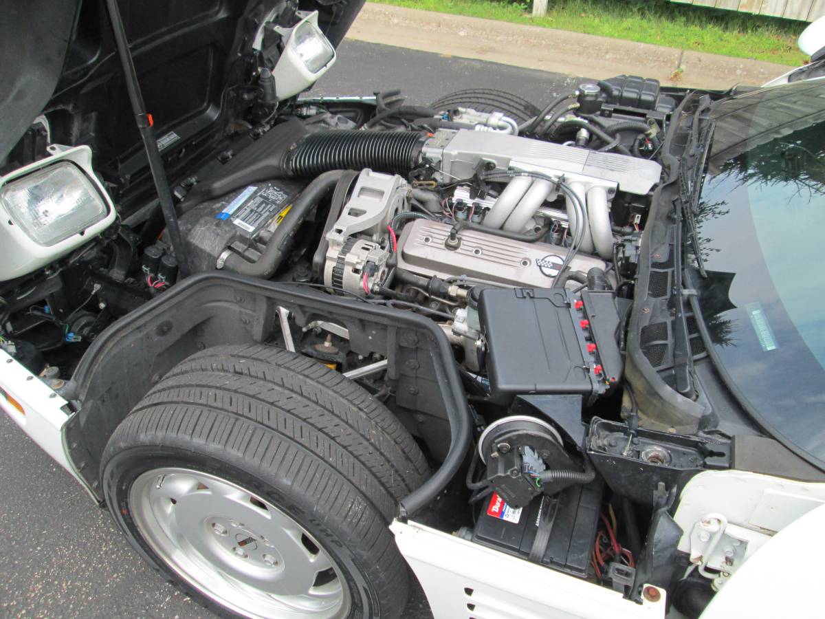 Chevrolet-corvette-1991-white-15