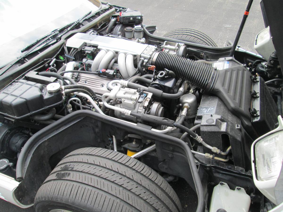 Chevrolet-corvette-1991-white-18