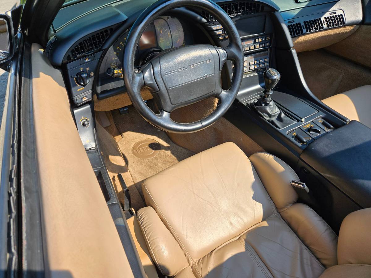 Chevrolet-corvette-1992-black-1