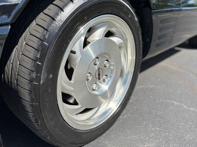 Chevrolet-corvette-1994-black-3
